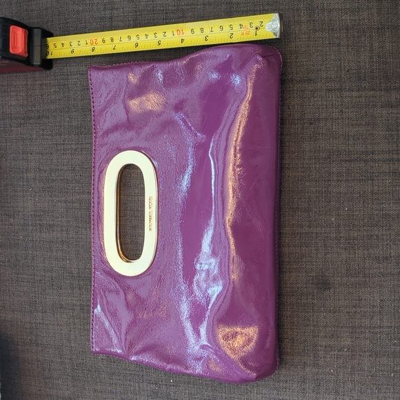 Michael Kors Berkley handle clutch - Picture 12 of 12